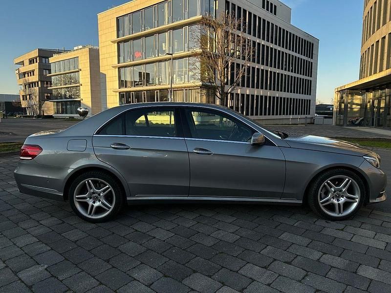 Gebraucht Mercedes E200 Avantgarde 184 PS (135 kW) 2013 Grau Limousine