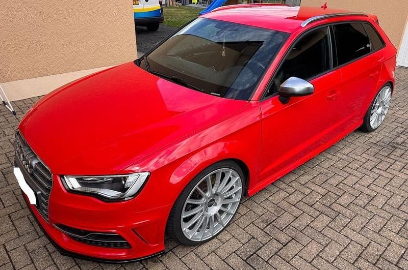Rot Gebraucht 2016 Audi S3 Ambiente Limousine | 22.900 € (Superpreis) - Bild 1/4