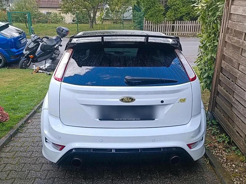 Gebraucht Ford Focus RS 350 PS (257 kW) 2010 Weiß Limousine