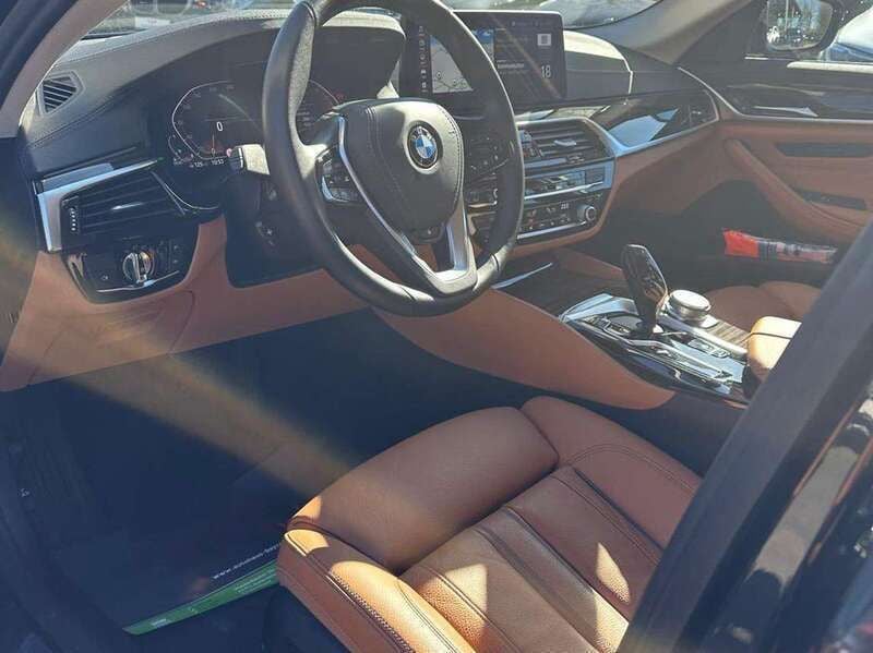 Schwarz Gebraucht 2021 BMW 520 Luxury Line Kombi | 31.300 € (Superpreis) - Bild 1/4