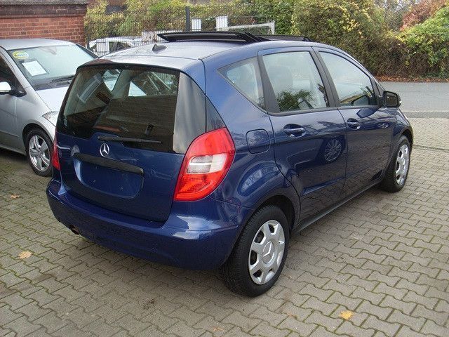 Gebraucht Mercedes A160 95 PS (69 kW) 2011 Blau Limousine