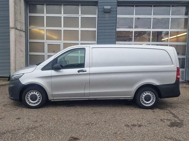 Gebraucht Mercedes Vito 114 PS (83 kW) 2019 Brillantsilber metallic Van