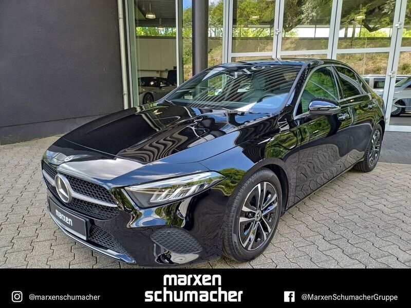 Unilack nachtschwarz Gebraucht 2024 Mercedes A220 Limousine | 37.690 € (Etwas zu teuer) - Bild 1/4