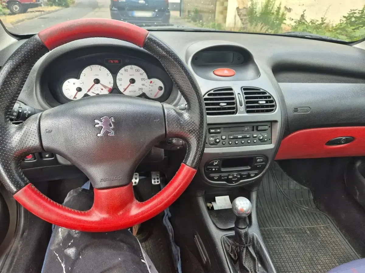 Gebraucht Peugeot 206 CC 136 PS (100 kW) 2002 Silber Cabrio