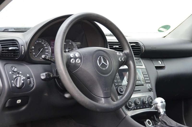 Gebraucht Mercedes C220 150 PS (110 kW) 2008 Tenoritgrau  metalliclack Coupé