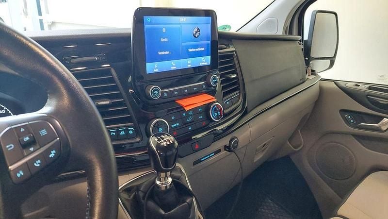 Gebraucht Ford Tourneo 131 PS (96 kW) 2020 Weiß Van / Kleinbus