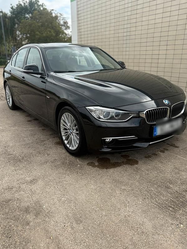Schwarz Gebraucht 2014 BMW 318 Luxury Line Limousine | 8.500 € (Guter Preis) - Bild 1/4