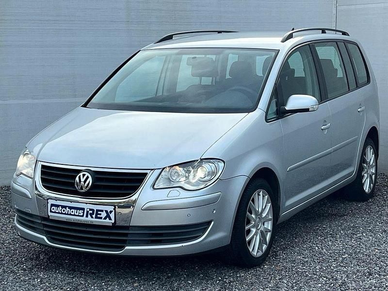 Silber Gebraucht 2008 VW Touran Trendline Van / Kleinbus | 6.950 € (Teuer) - Bild 1/4