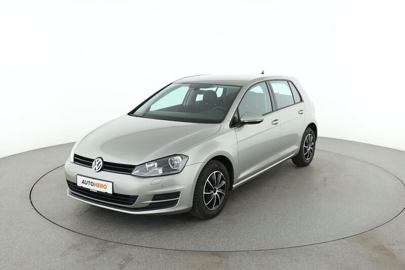 Grau Gebraucht 2016 VW Golf VII Trendline Limousine | 10.910 € (Superpreis) - Bild 1/4