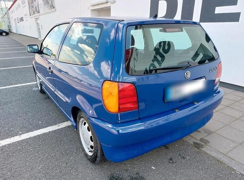 Gebraucht VW Polo 50 PS (36 kW) 1999 Blau Kleinwagen