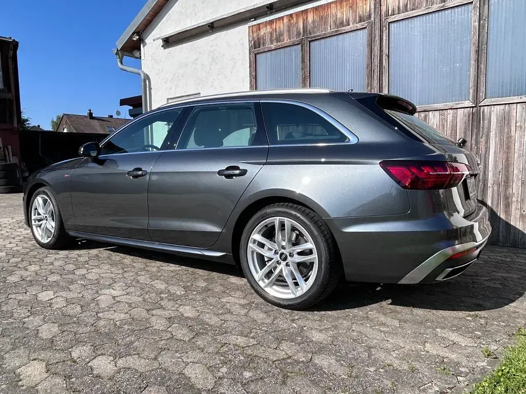 Gebraucht Audi A4 S-Line 150 PS (110 kW) 2024 Grau Kombi