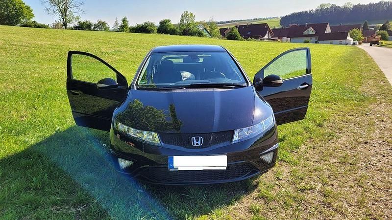 Schwarz Gebraucht 2010 Honda Civic Comfort Limousine | 6.200 € (Fairer Preis) - Bild 1/2