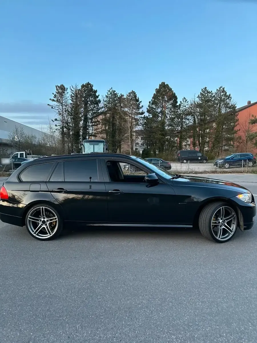 Gebraucht BMW 320 184 PS (135 kW) 2010 Schwarz Kombi