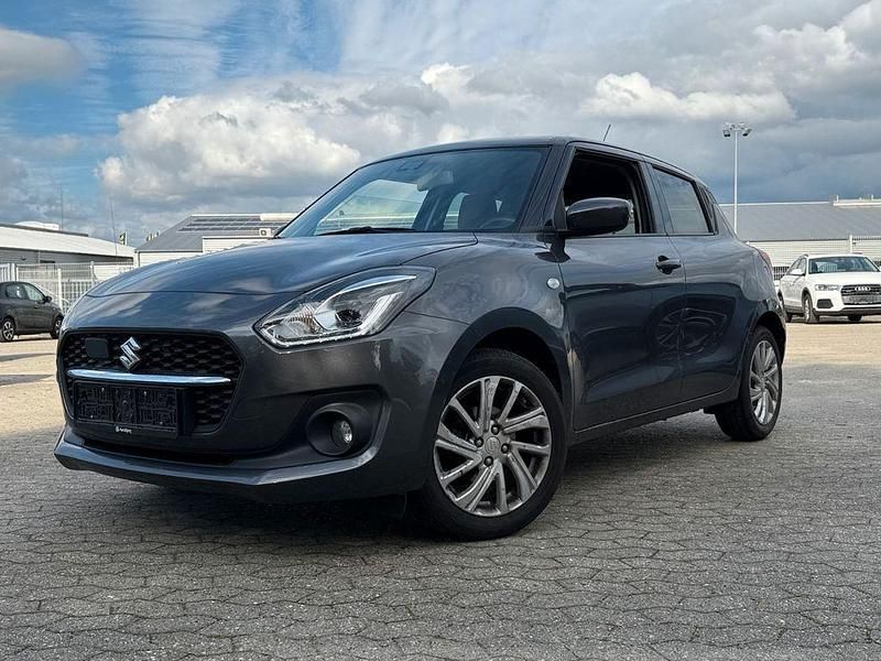 Grau Gebraucht 2023 Suzuki Swift Action Limousine | 14.700 € (Fairer Preis) - Bild 1/4