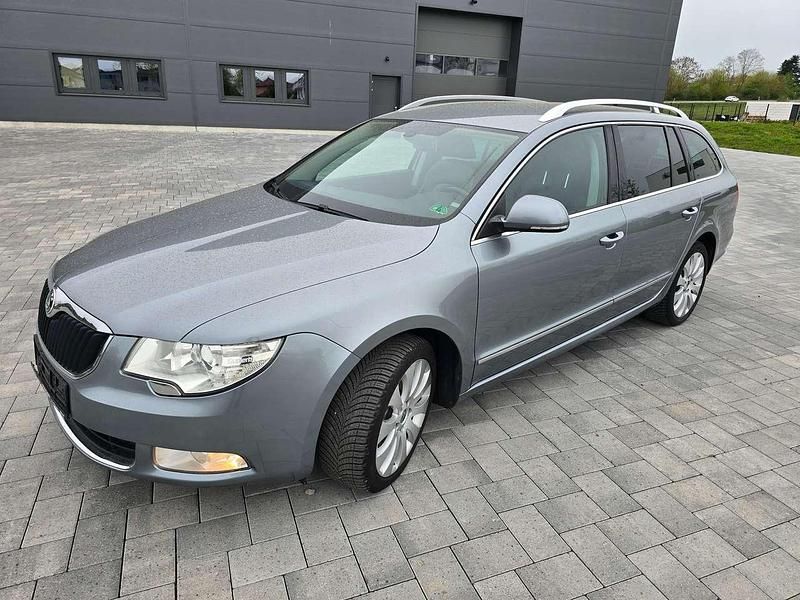 Gebraucht Skoda Superb Elegance 170 PS (125 kW) 2013 Platingrau metallic Kombi