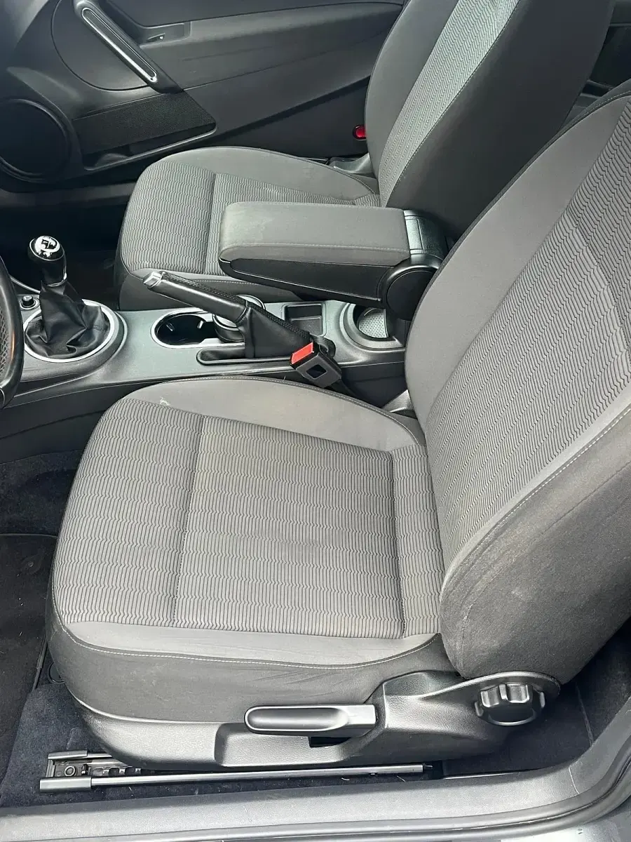 Gebraucht VW Beetle 105 PS (77 kW) 2013 Grau Kleinwagen