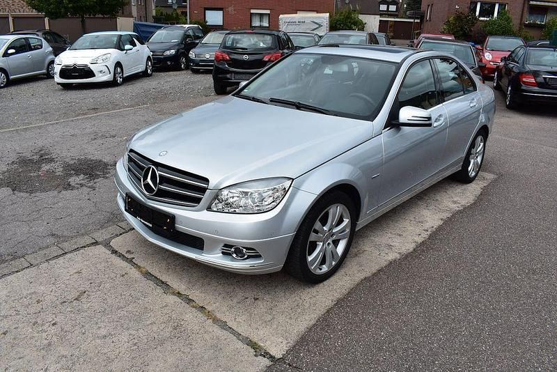 Silber Gebraucht 2010 Mercedes C180 Limousine | 12.380 € (Teuer) - Bild 1/4