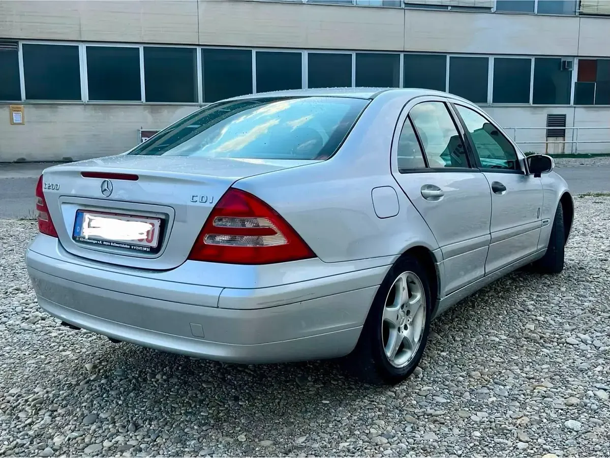 Gebraucht Mercedes C200 116 PS (85 kW) 2002 Grau Limousine
