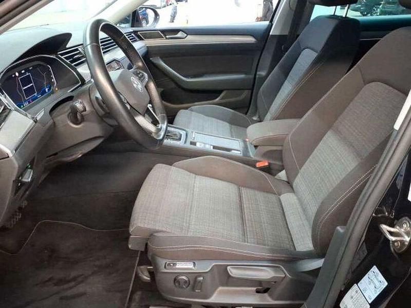 Gebraucht VW Passat 150 PS (110 kW) 2022 Schwarz Kombi