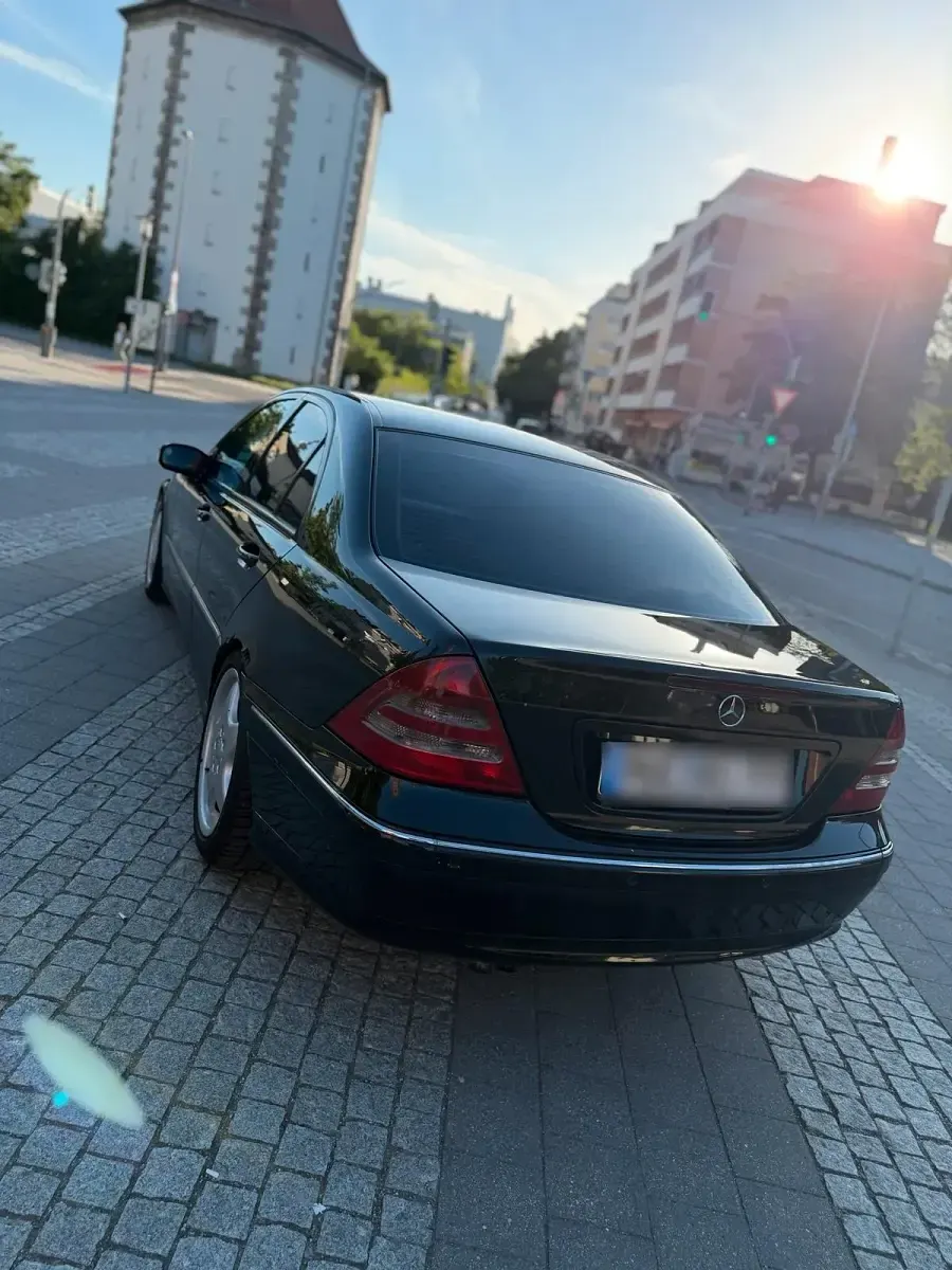 Gebraucht Mercedes C220 143 PS (105 kW) 2003 Schwarz Limousine