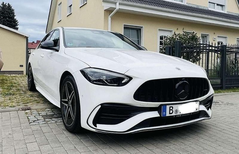 Weiß Gebraucht 2023 Mercedes C200 AMG Limousine | 38.399 € (Etwas zu teuer) - Bild 1/4