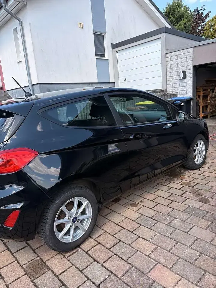 Gebraucht Ford Fiesta Cool & Connect 86 PS (63 kW) 2017 Schwarz Kleinwagen