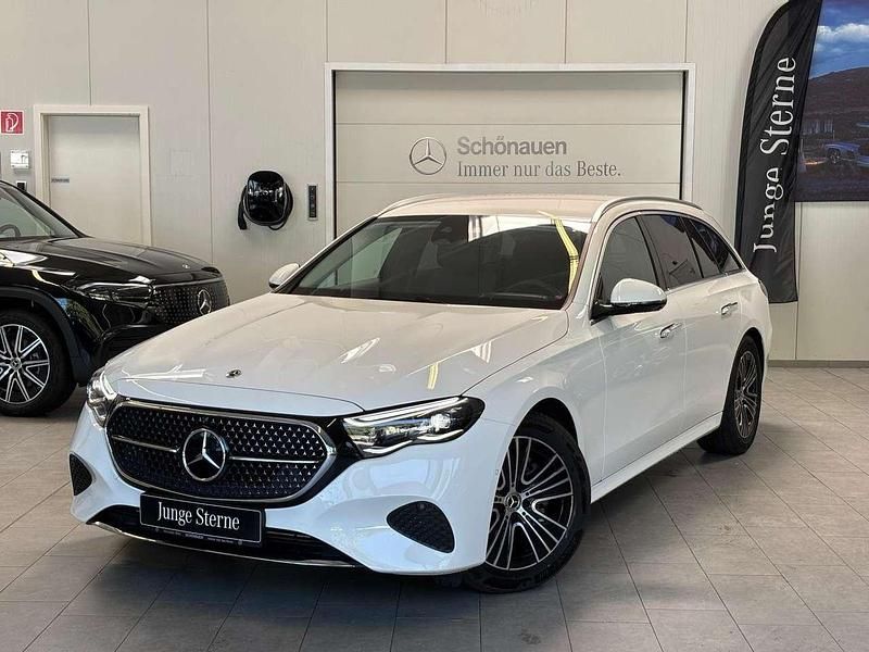 Weiß Gebraucht 2024 Mercedes E220 Avantgarde Limousine | 44.950 € (Superpreis) - Bild 1/4