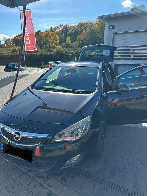 Schwarz Gebraucht 2010 Opel Astra Coupé | 3.000 € (Teuer) - Bild 1/4