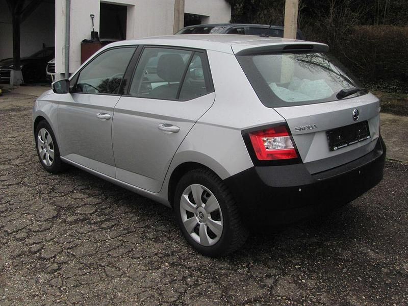 Gebraucht Skoda Fabia 75 PS (55 kW) 2015 Silber Limousine