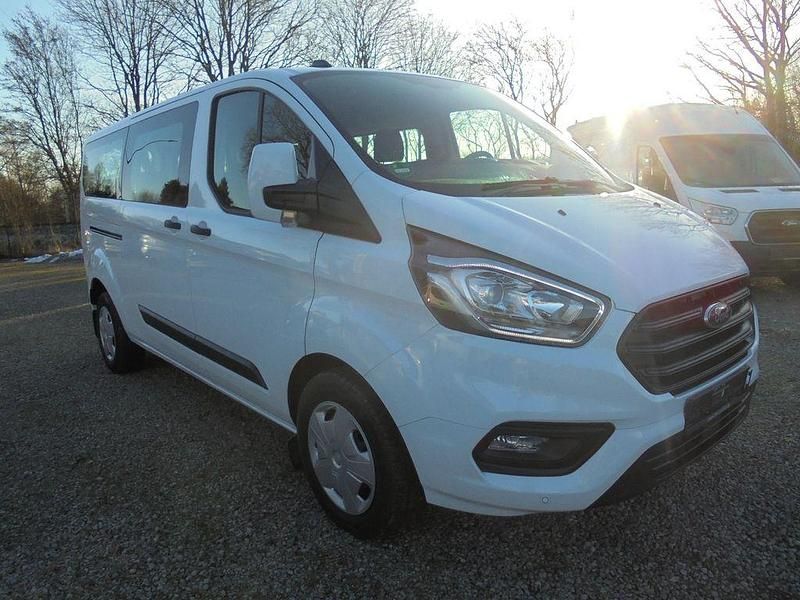 Weiß Gebraucht 2023 Ford Transit Custom Trend Kombi | 29.631 € (Etwas zu teuer) - Bild 1/4