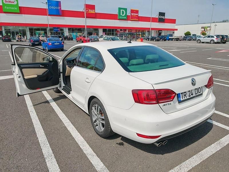 Gebraucht VW Jetta Highline 122 PS (89 kW) 2012 Weiß Limousine