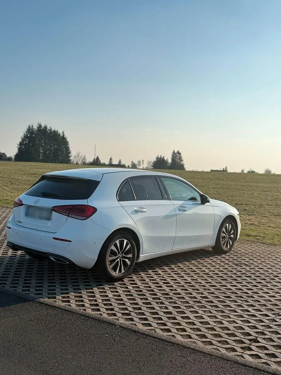Gebraucht Mercedes A200 163 PS (119 kW) 2020 Weiß Limousine