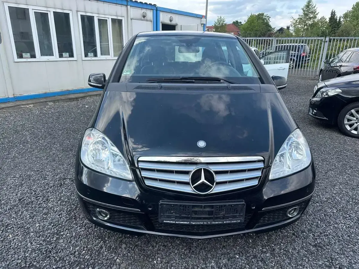 Gebraucht Mercedes A160 95 PS (69 kW) 2011 Kosmosschwarz  metalliclack Kleinwagen