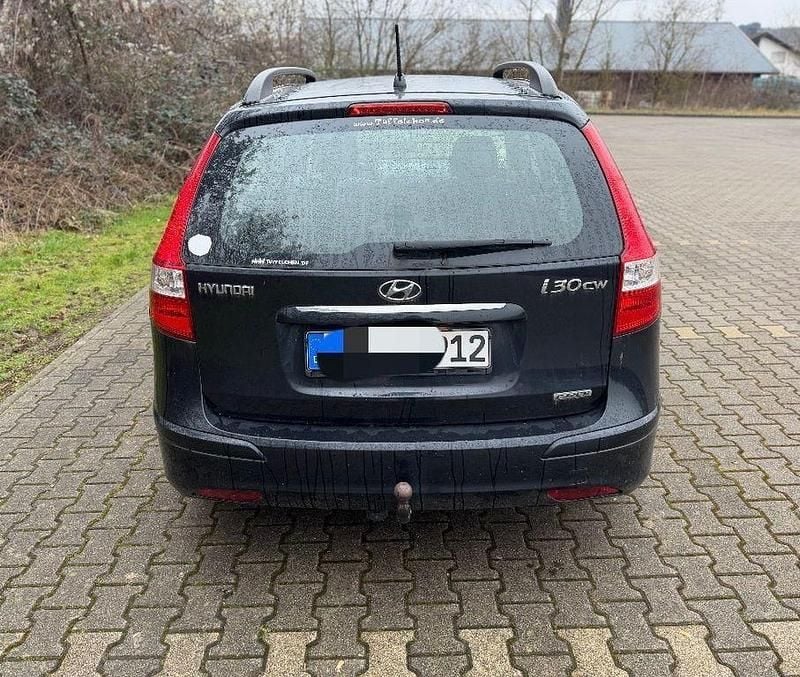 Gebraucht Hyundai i30 Classic 90 PS (66 kW) 2011 Schwarz Kombi