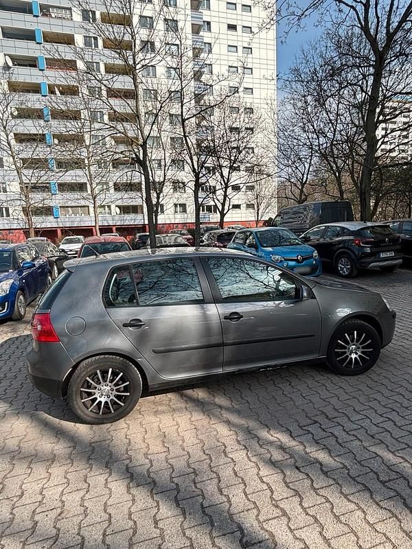 Gebraucht VW Golf V 75 PS (55 kW) 2005 Grau Kleinwagen