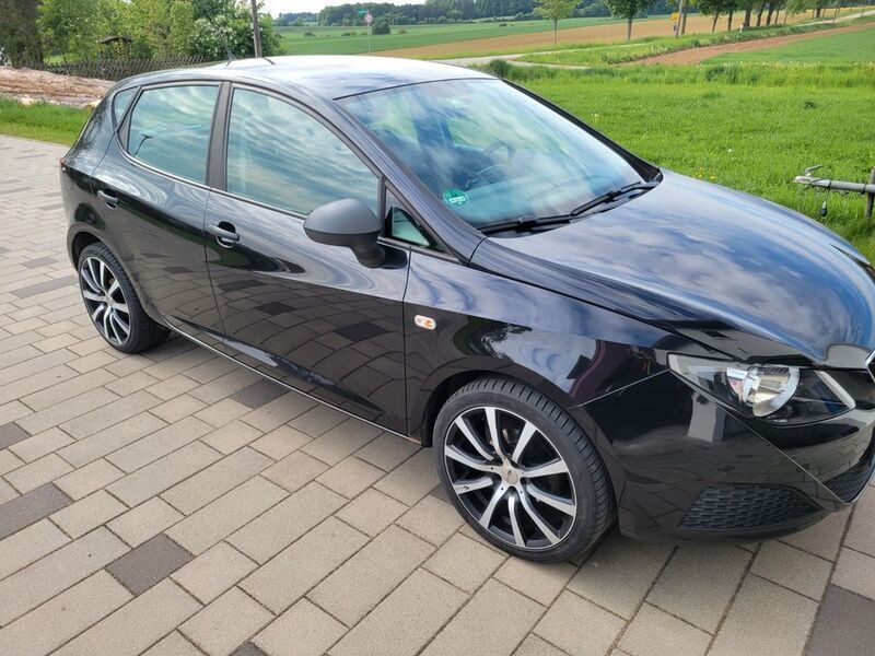 Schwarz Gebraucht 2010 Seat Ibiza Style Limousine | 4.500 € (Fairer Preis) - Bild 1/4