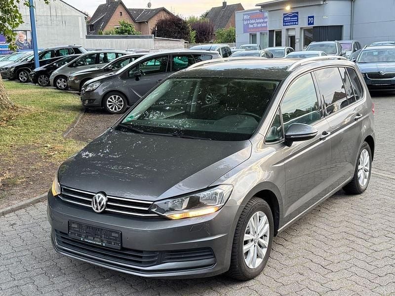 Grau Gebraucht 2016 VW Touran Van / Kleinbus | 7.990 € (Fairer Preis) - Bild 1/4