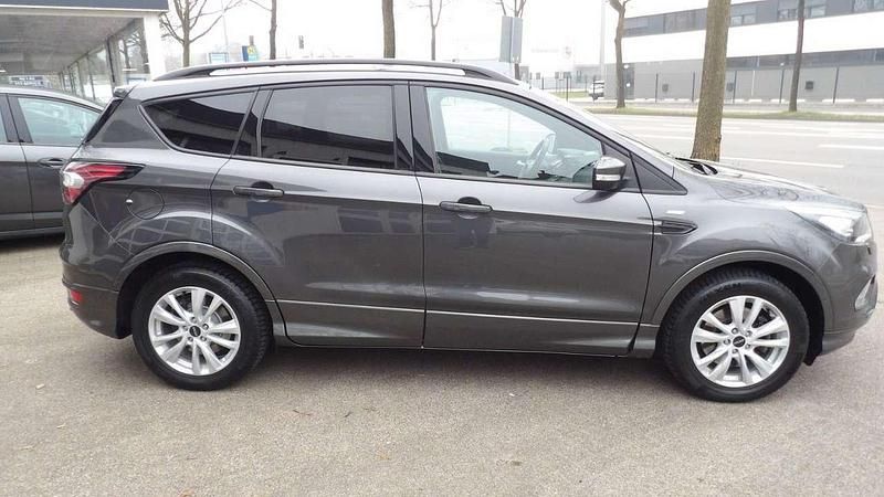 Gebraucht Ford Kuga ST-Line 150 PS (110 kW) 2017 Magneticgrau (metallic) SUV