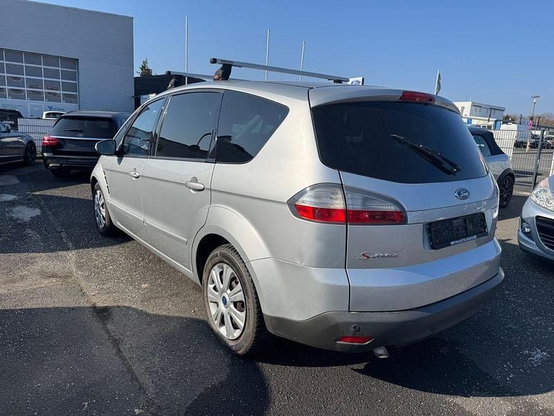 Gebraucht Ford S-MAX Titanium 131 PS (96 kW) 2008 Silber Van / Kleinbus