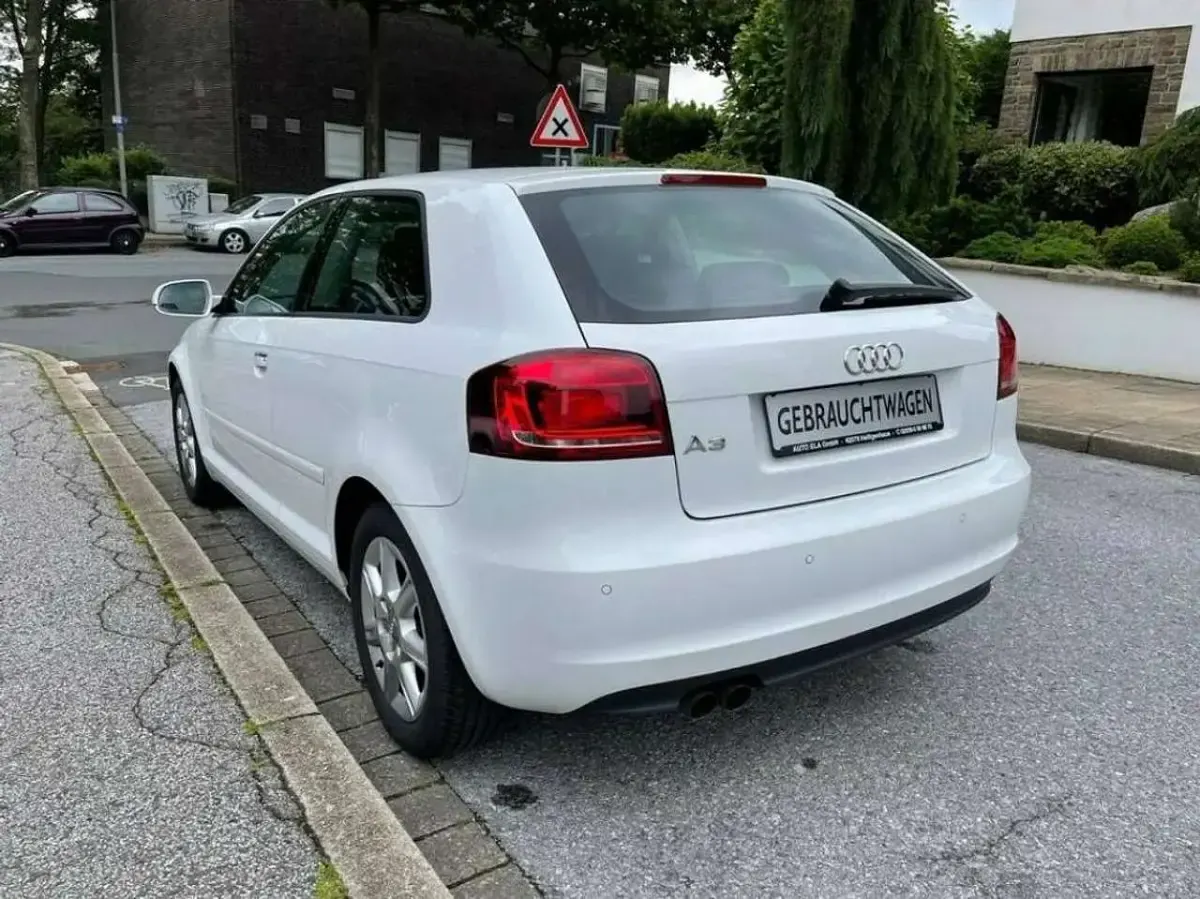 Gebraucht Audi A3 Ambition 125 PS (91 kW) 2011 Weiß Kleinwagen