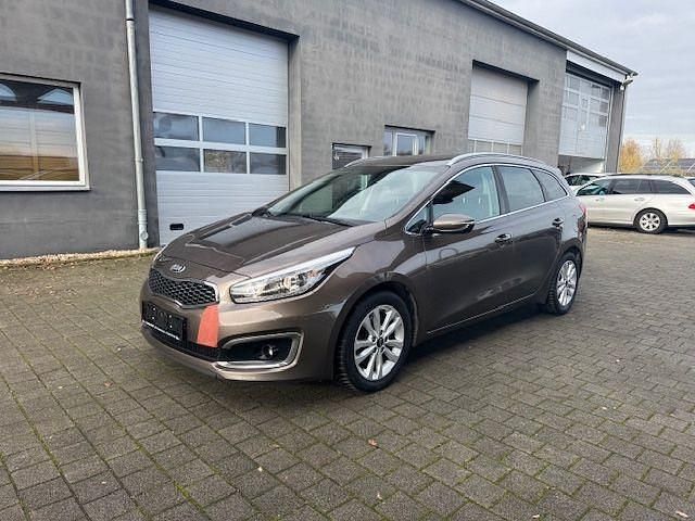 Gebraucht Kia Ceed Sportswagon Spirit 136 PS (100 kW) 2017 Beige Kombi