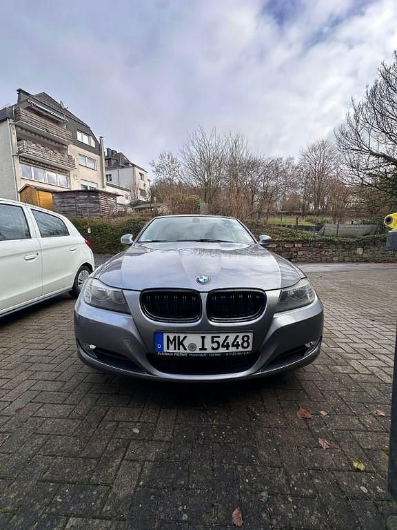 Grau Gebraucht 2011 BMW 316 Kombi | 3.800 € (Guter Preis) - Bild 1/4