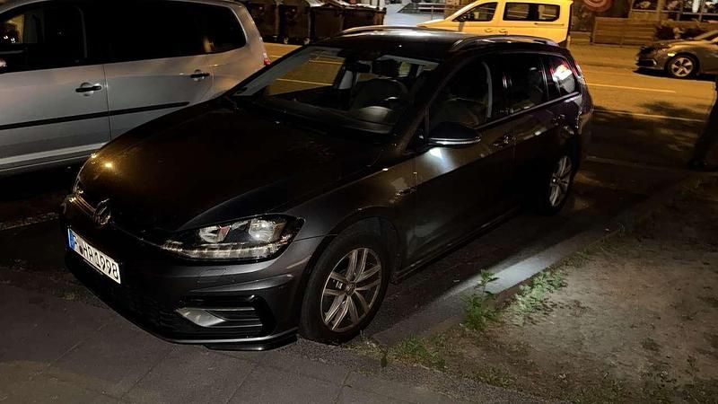 Grau Gebraucht 2020 VW Golf VII Comfortline Kombi | 18.290 € (Etwas zu teuer) - Bild 1/4