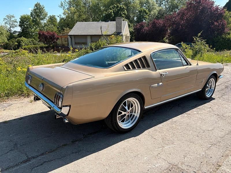Gold Gebraucht 1966 Ford Mustang Fastback Coupé | 46.900 € - Bild 1/4