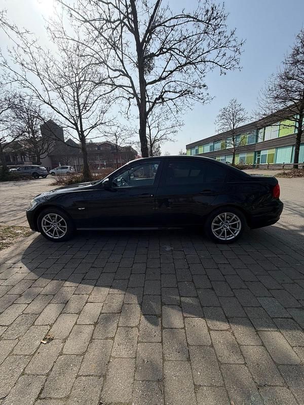 Second-hand BMW 318 143 CP (105 kW) 2009 Negru Berlinǎ