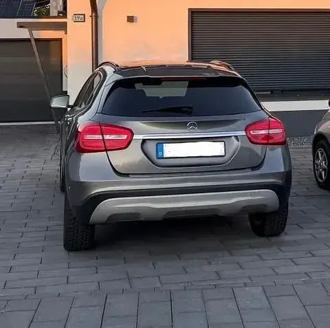 Gebraucht Mercedes 220 AMG line 177 PS (130 kW) 2016 Grau SUV