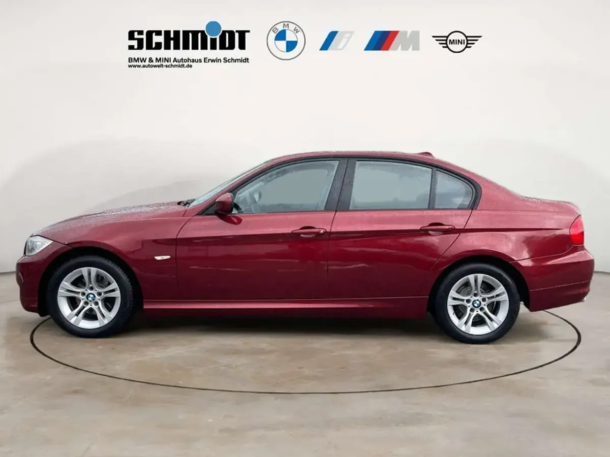 Second-hand BMW 318 143 CP (105 kW) 2010 Roșu Berlinǎ