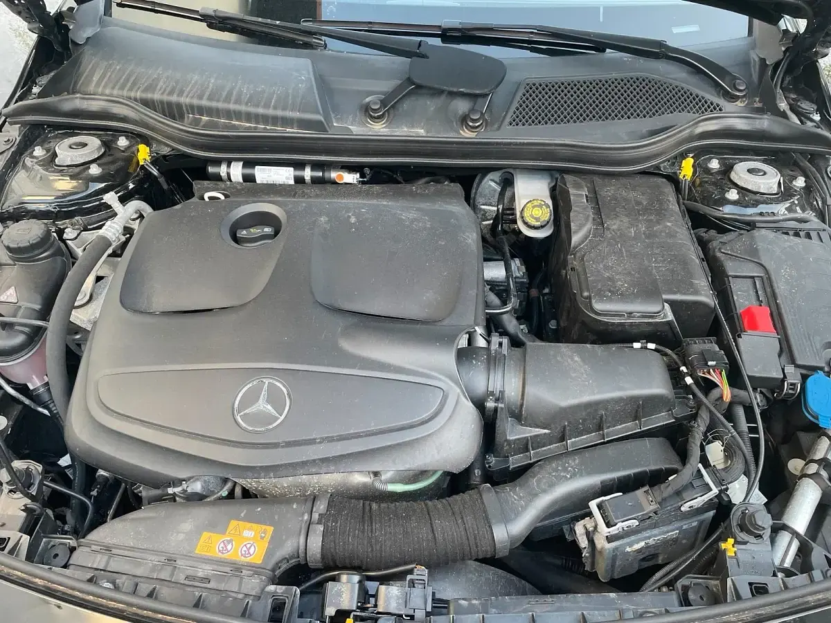 Gebraucht Mercedes A180 122 PS (89 kW) 2016 Schwarz Limousine