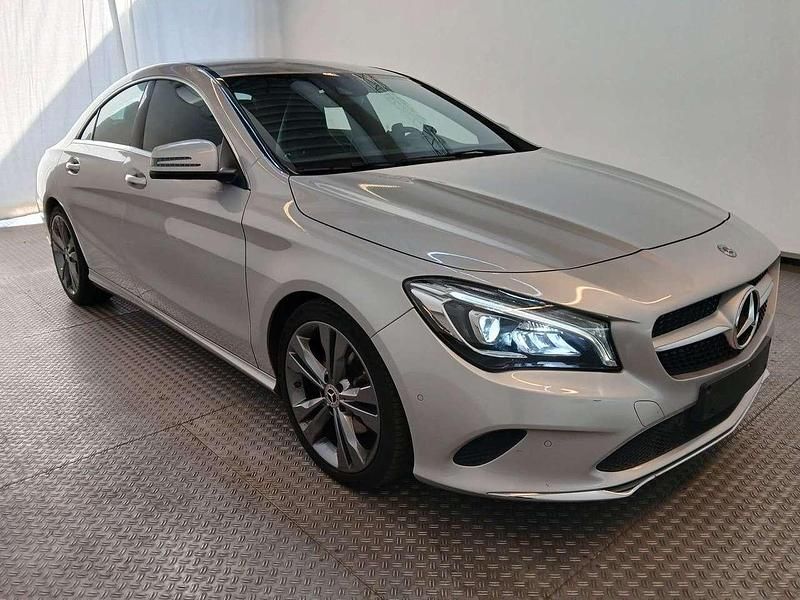 Polarsilber Gebraucht 2017 Mercedes CLA200 Coupé | 19.999 € (Fairer Preis) - Bild 1/4