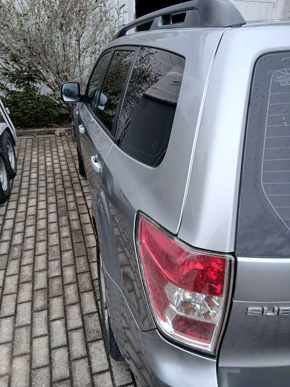 Gebraucht Subaru Forester Active 147 PS (108 kW) 2011 Silber SUV